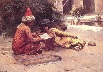 エドウィン・ロード・ウィークス Painting - 中庭で読書をする二人のアラブ人 ペルシア人 エジプト人 インド人 エドウィン・ロード・ウィーク